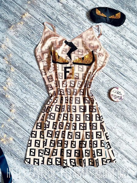 Комплект нічника та халат жіночий шовковий з принтом Fendi бежевий 1402059526 фото