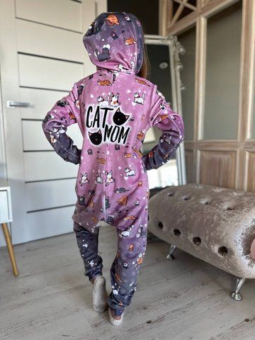 Тепленьке кігурумі з принтом "Cat Mom&rdquo; рожеве для підлітків розмір 146-152 2379621103 фото