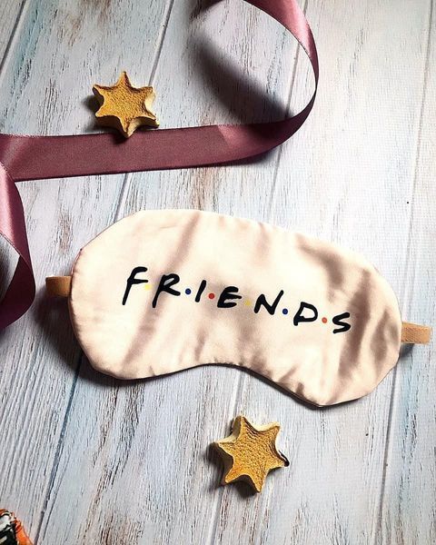 Піжама (шорти та майка) жіноча шовкова з принтом Friends бежева 1234275818 фото