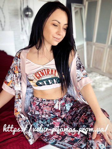 Комплект (піжама та халат) жіночий шовковий з принтом Friends бежевий 1393067811 фото