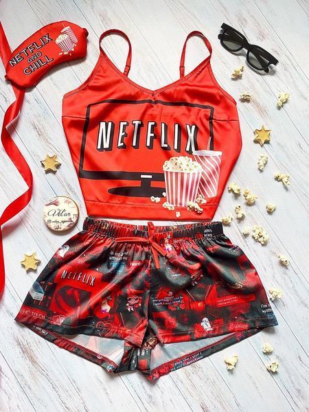 Комплект (піжама та халат) жіночий шовковий з принтом Netflix червоний 1301582104 фото