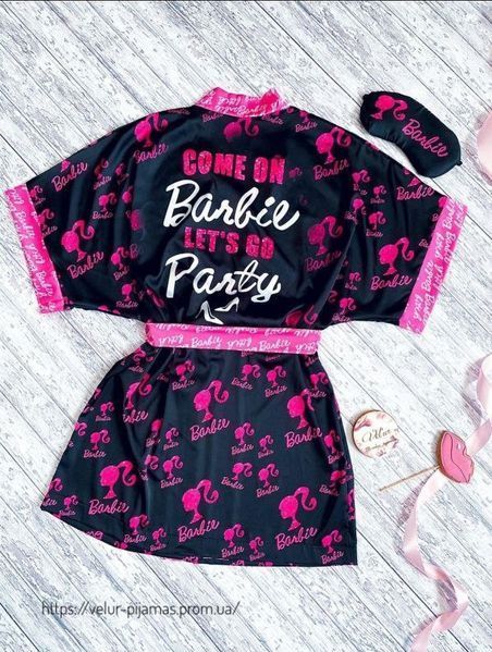 Комплект (піжама 2 шт. і халат) жіночий шовковий з принтом Barbie чорний 1627316841 фото